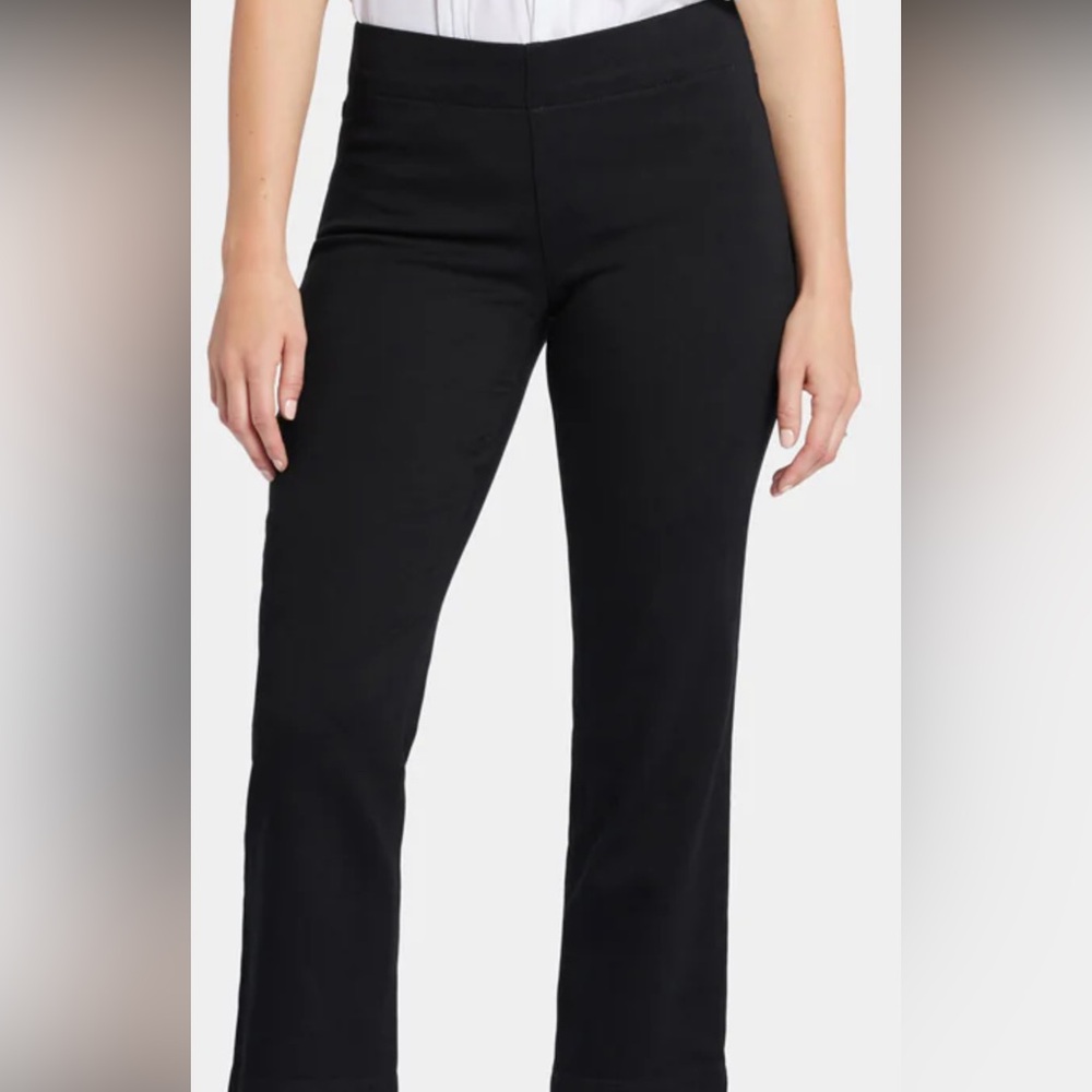 NYDJ | Bailey Relaxed Straight Ankle Pull-on Jeans. Large. Soft Contour Denim.